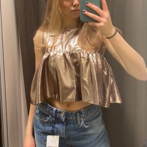 Festtopp - Topp från zara, näst intill oanvänd. Köparen står för frakt💕