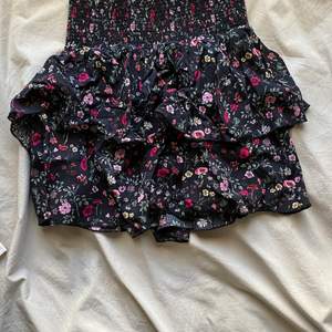 Kort kjol från HM collab med coachella från 2015 jättefin men den blev för stor på mig nu 😊 