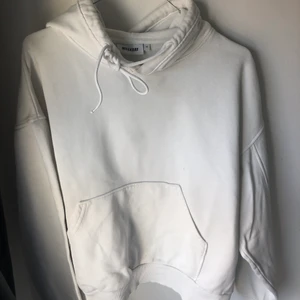 Vit hoodie - Vit hoodie från Weekday i bra skick