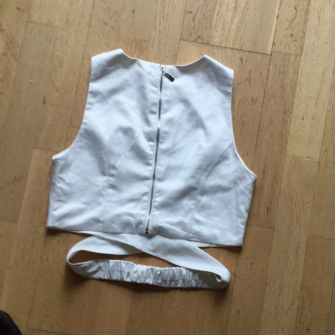 En söt vit kropp topp