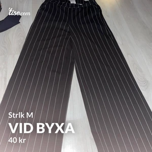 Vindbyxa i storlek M.  - Väldigt fin vid byxa, storlek M. Hör av er för fler bilder eller information. Kan även mötas upp i Göteborg ☺️