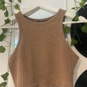 Beige linne - Fint beige linne i stickat material. Använder tyvärr inte. Storlek S. Köpte betalar frakt🥰