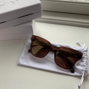 Chimi 005 bruna - Superfina bruna chimis 005. Dem är från förra året och går inte att köpa längre. Glaset är i bruntspegelglas. 500 kr och köparen står för frakten!