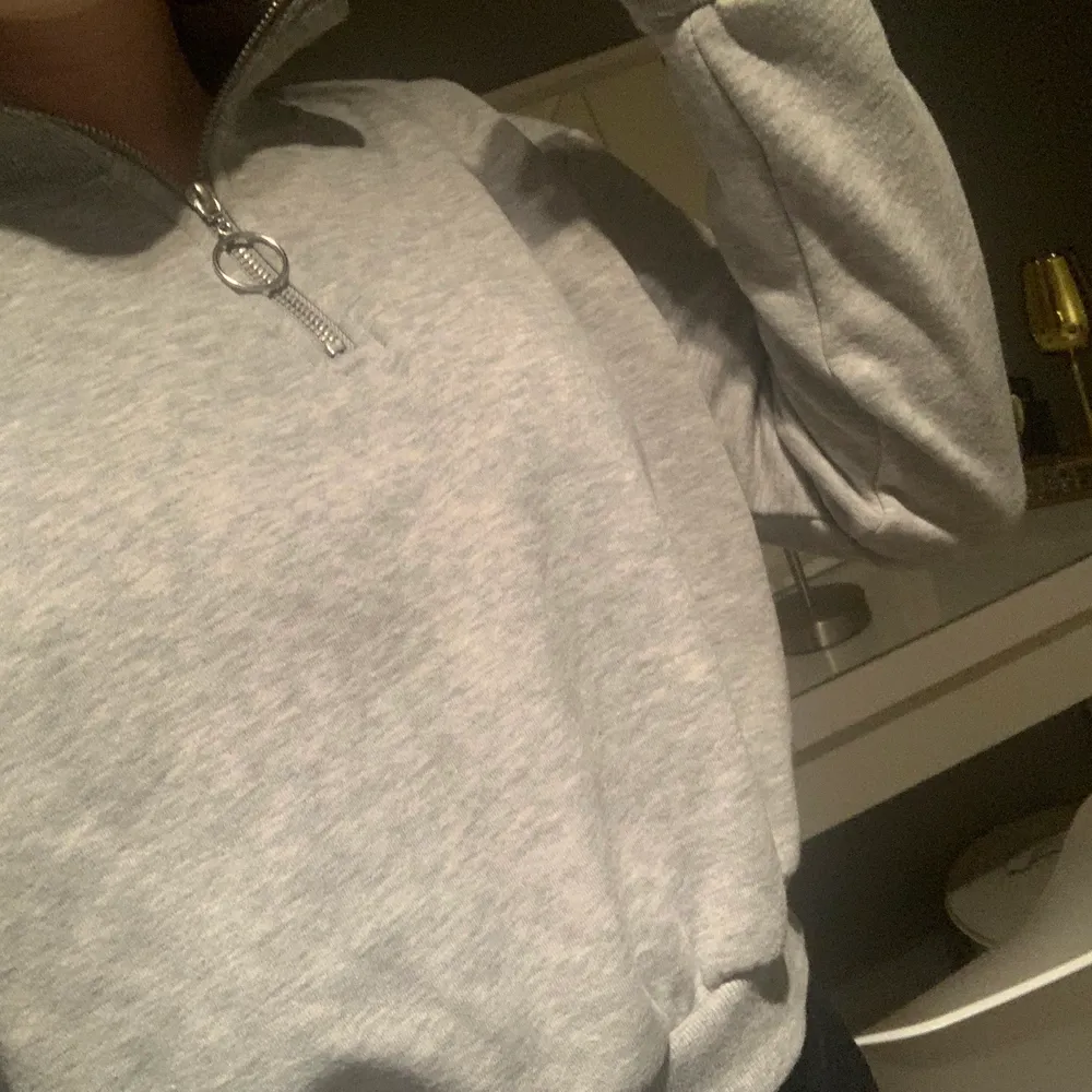 Cropped Sweatshirt från Missguided. Knappt använd och inga slitningar osv.. Hoodies.