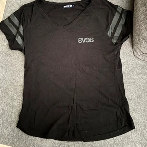 Svea t-shirts  - Träningströja från Svea i storlek S🖤 70kr+frakt