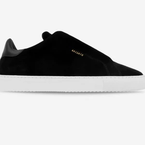 Axel Arigato skor - Bra skick! Använt dom i typ en månad, skickar fler bilder privat