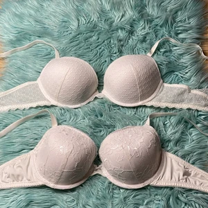 Bh - Två vita bh i fint skick st: 80C❤️ 50kr/st