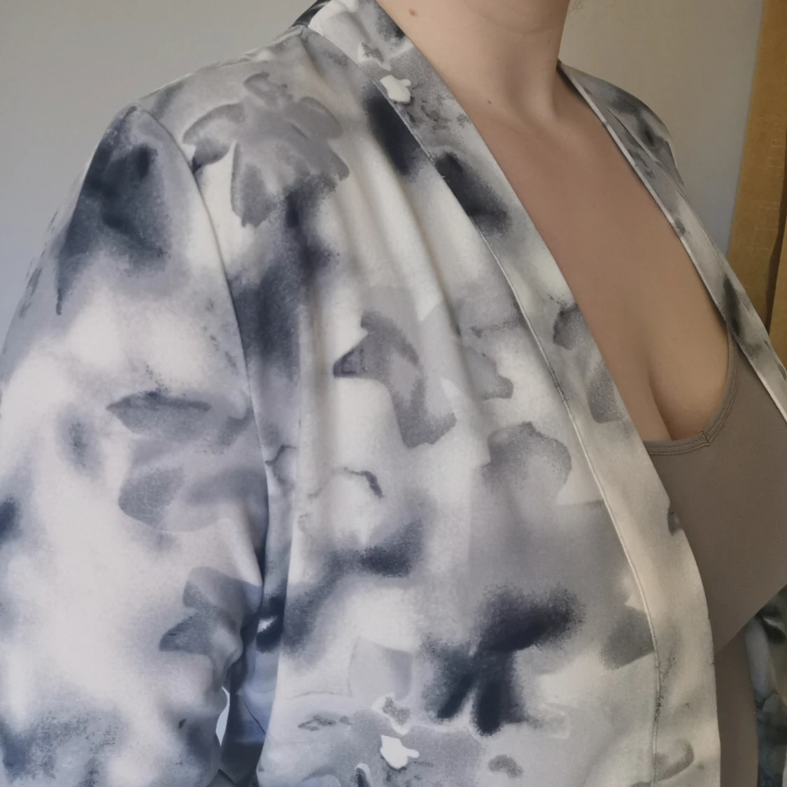 Black and white cardigan  - 91