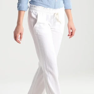 Linnebyxor - Säljer dessa superfina linnebyxor från Roxy då de är för små för mig. Skriv för egna bilder!!  Har sprätt upp dem där nere för att de skulle bli längre❤️