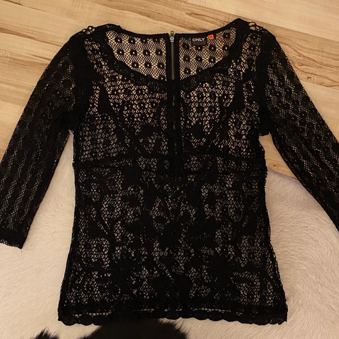 Svart spetströja - 91