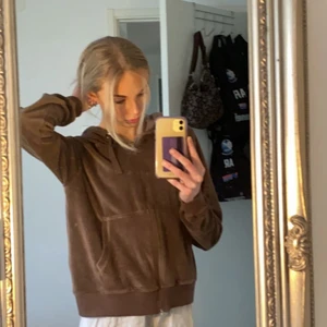 Kofta - Super fin helt ny kofta i materialet velour🤎storlek S