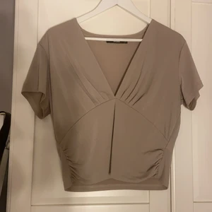 Beige topp - Från bikbok endast använd 1 gång
