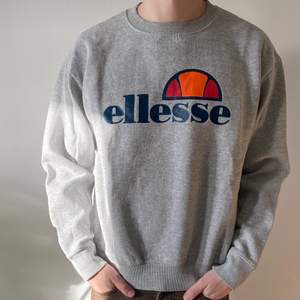 Vintage ellesse tröja i storlek M. Made in Italy. I mycket bra skick.