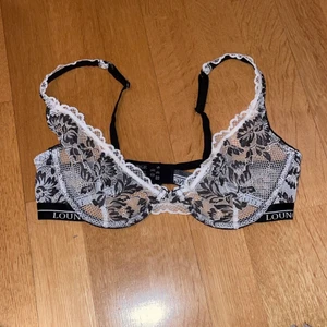 Lounge underwear - BH från Lounge Underwear storlek 70C, aldrig använd. 