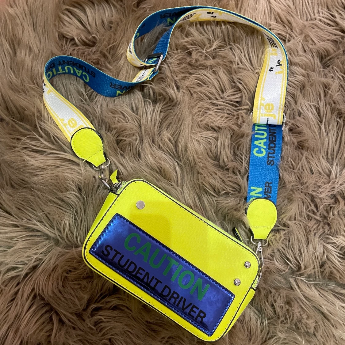 đNeon grön crossbody bagđ