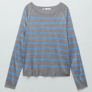 Blå/grå randig tröja från zara - En super fin randig tröja som jag köpte i zara butiken, som nu är slutsåld på hemsidan. Använd endast 1 gång då jag inte tyckte den passade min stil. Frakt ingår inte i priset!💞