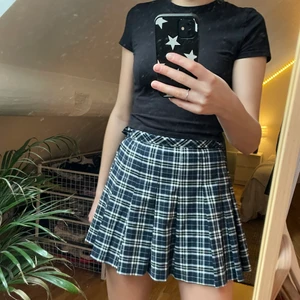 Rutig plisserad kjol - Gullig rutig plisserad kjol, från h&m💙