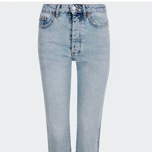 Mom jeans -  Hör av er vid frågor! Pris kan diskuteras.