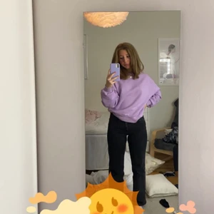 Lila sweatshirt  - Superfin lila sweatshirt från Gina, köpt för ca 400kr💕 frakt tillkommer.