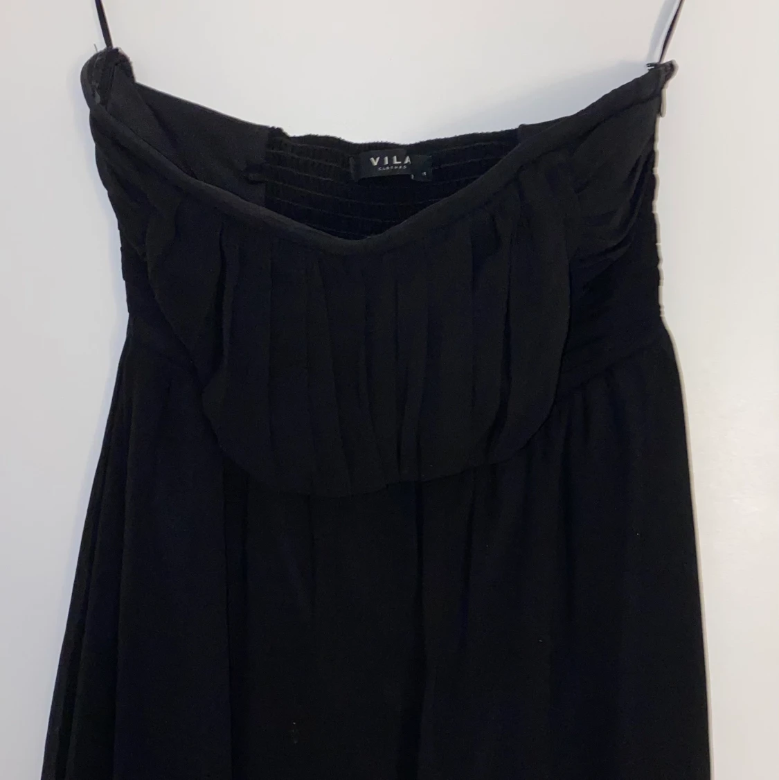 Ärmlös svart klänning - 90