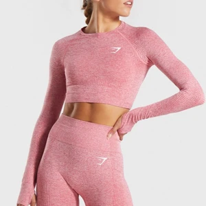 Gymshark  - Jätte fin ljusrosa tränings topp från gymshark, använd väldigt få gånger då den bara inte kommer till användning tyvärr, köpt för 400kr