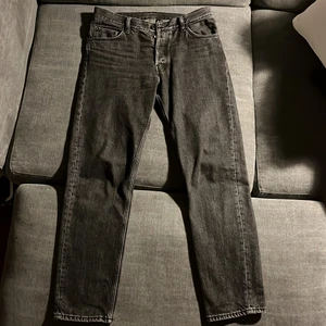 Weekday Jeans Barrel - Weekday Jeans modell Barrel Tar Black. Använda fåtal gånger är i väldigt bra skick. Storlek 30/32