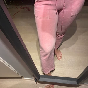 JUCIY BYXOR  - Jag säljer min RIKTIGA juciy byxor för att dom är för små för mig! Det finns två hål som är igen sydda, men jag kan inte lova att hålen inte går upp! ! Fler bilder vid intresse 