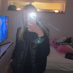 Skinnväst - Från zalando i strl S, använd fåtal gånger 