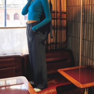 Kostymbyxor - Stilrena kostymbyxor från zara. Storlek S. Skicka gärna ett meddelade vid frågor! Pris kan diskuteras!