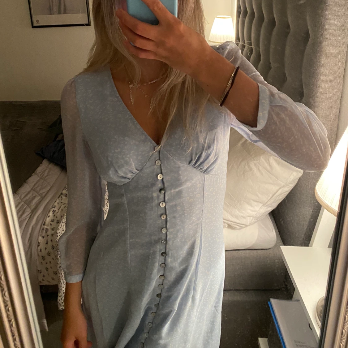 Blå klänning med knappar - 90