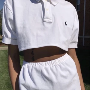 GRÖN Polo Ralph Lauren vintage topp - Så söt vintage topp, äkta Ralph Lauren! Storlek M, passar olika beroende på hur man vill att den ska sitta 💚