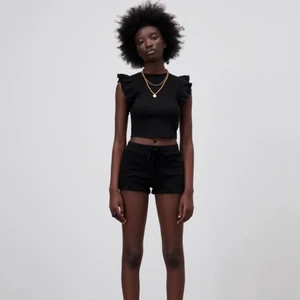 Zara topp - I princip aldrig använd och i fint skick! Storlek M men mindre i storleken.