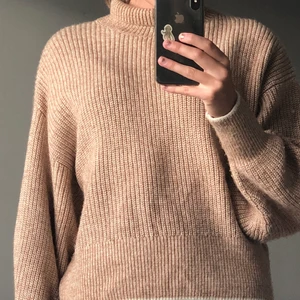 Stickad tröja  - En stickad tröja från H&M i nyskick!