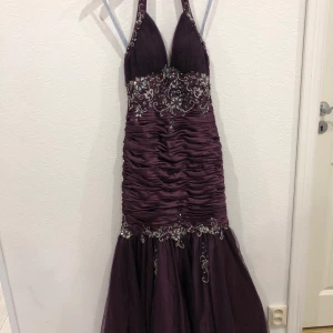 Festklänning  - Priset kan diskuteras 