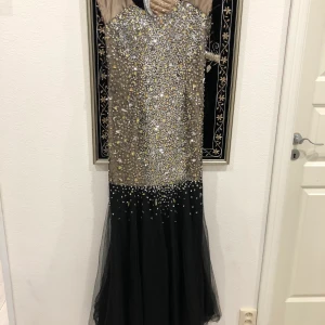 Festklänning  - Priset kan diskuteras 