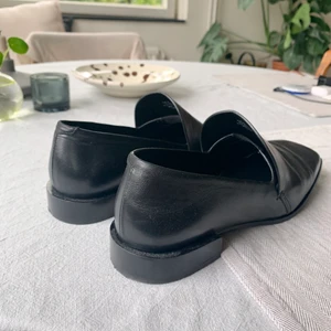 Skor Cos! - Superfina loafers från Cos som tyvärr bara har kommit till användning en gång. Pris kan diskuteras 