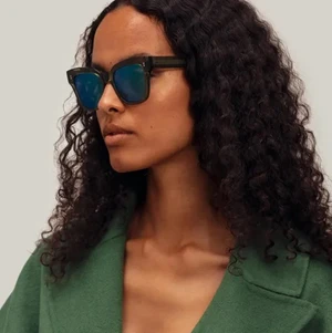 Gröna solglasögon från CHIMI, kiwi 005 - Solglasögon från Chimi i snyggaste modellen och färgen, Kiwi 005 💚tillverkas inte längre och slutaålda hos Chimi! Har flera andra par så dessa kommer tyvärr inte till användning. Använda max 3 ggr, ser som nya ut! PS. det blir soligt igen!! Passa på ☀️