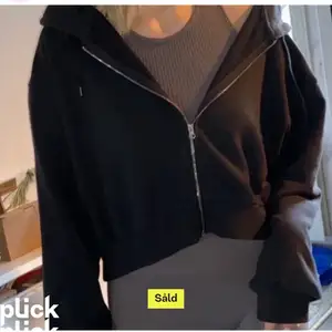 svart hoodie i storlek S💗 använd 2 ggr