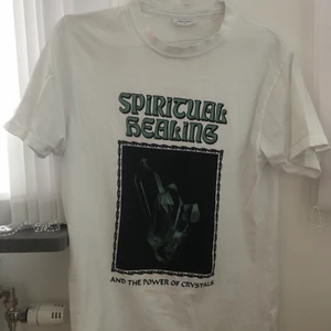 T-shirt - T-shirt från Carlings, märke Valient 🌱 Unisex stl S, passar även XS/M beroende på hur man vill att den ska sitta. Köparen står för frakt 😇 Priset kan sänkas vid snabbt köp!