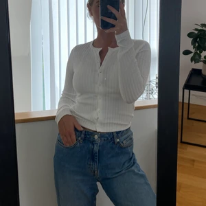 Finstickad kofta - Söt finstickad kofta från Gina Tricot. Använd 2 gånger🧚🏻‍♀️