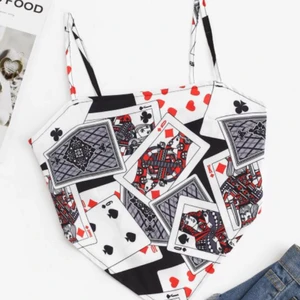 Topp från zaful  - Bandana topp från zaful, aldrig använd, lapp finns kvar o egna bilder kan fås. Storlek S, 50kr + frakt (24kr)