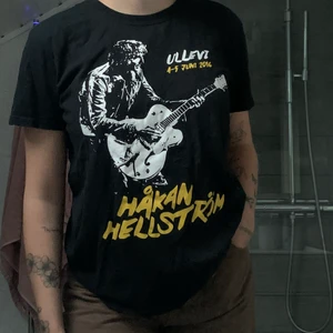 håkan hellström t-shirt - Säljer min så coola håkan t-shirt ifrån hans konsert 2016, säljs då inte längre! Så skön o lite oversized 💞 
