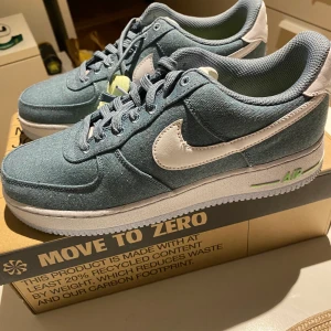 Nike Air Force Flyknit CMFT - Nike Air Force EU 43/ UK 9,5. Passar även storlek 42 då tajt passform. Tar emot Swish. Kan mötas ifall i Jönköping. 