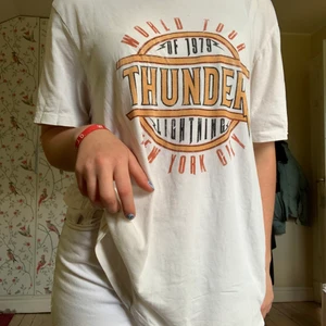 Tre olika t-shirts  - Tre supercoola t-shirts från ginatricot med olikatryck:)