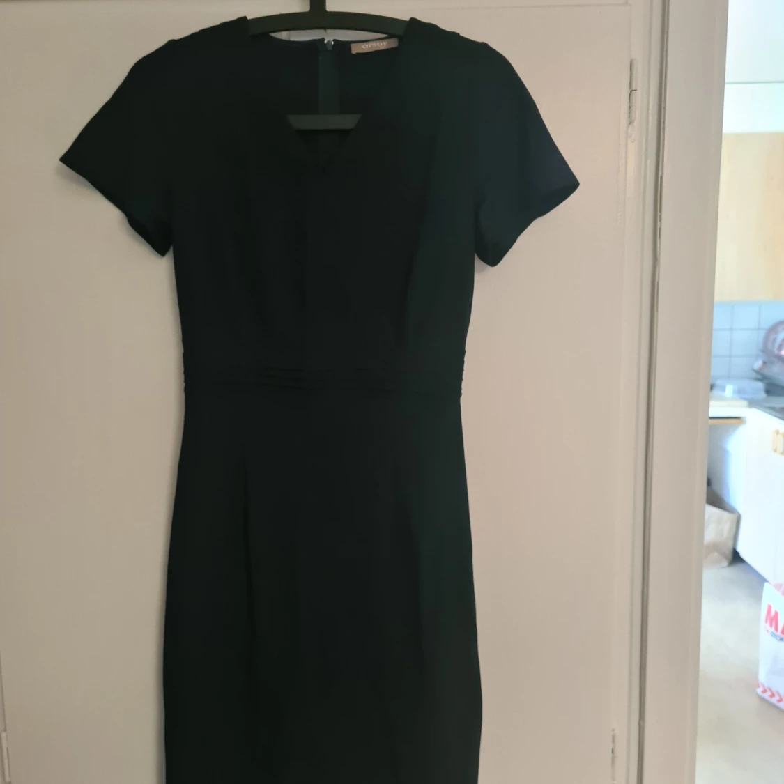 Halvlång Mörkblå fodralklänning  - 90