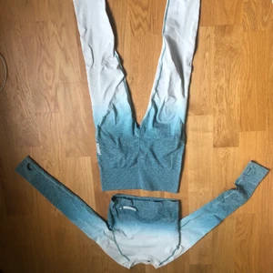 Gymshark - Xs , stretchigt så passar mig med S. 400kr för båda delarna, säljs inte längre! 