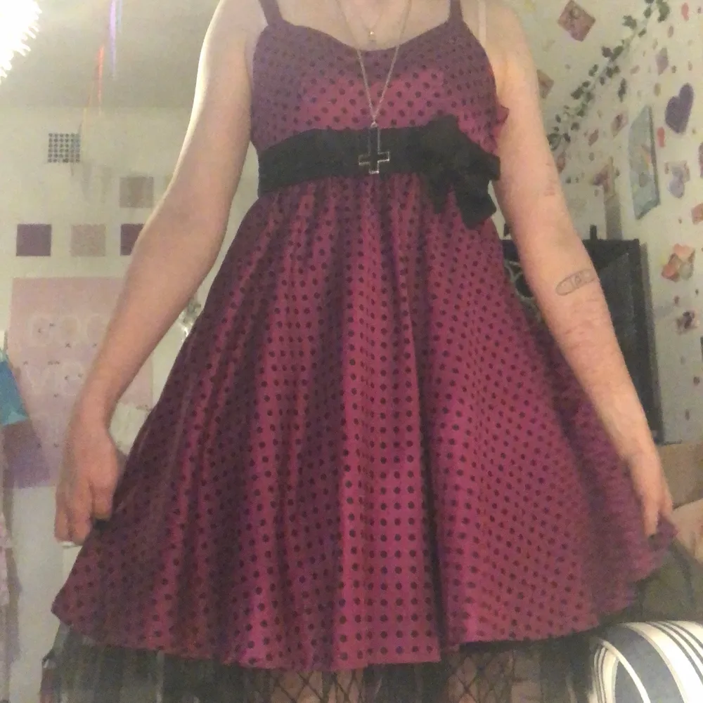 Älskar denna klänning men är tyvärr för liten för mig :( Bra skick. Klänningar.