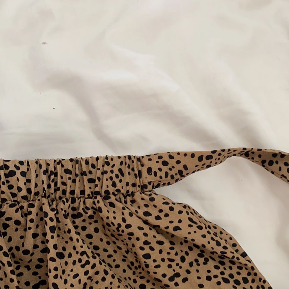 En brun prickig kjol från shein🥥💞 | Plick Second Hand