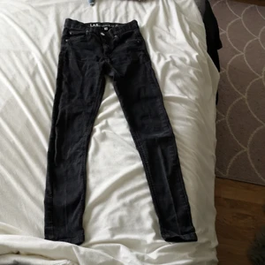 Svarta jeans  - Svarta jeans storlek 158