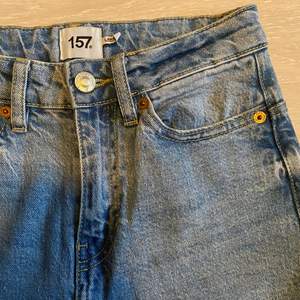 Lane jeans från lager 157. Ser helt oanvända ut. Har både fram och bakfickor. Jeansen är även högmidjade❣️